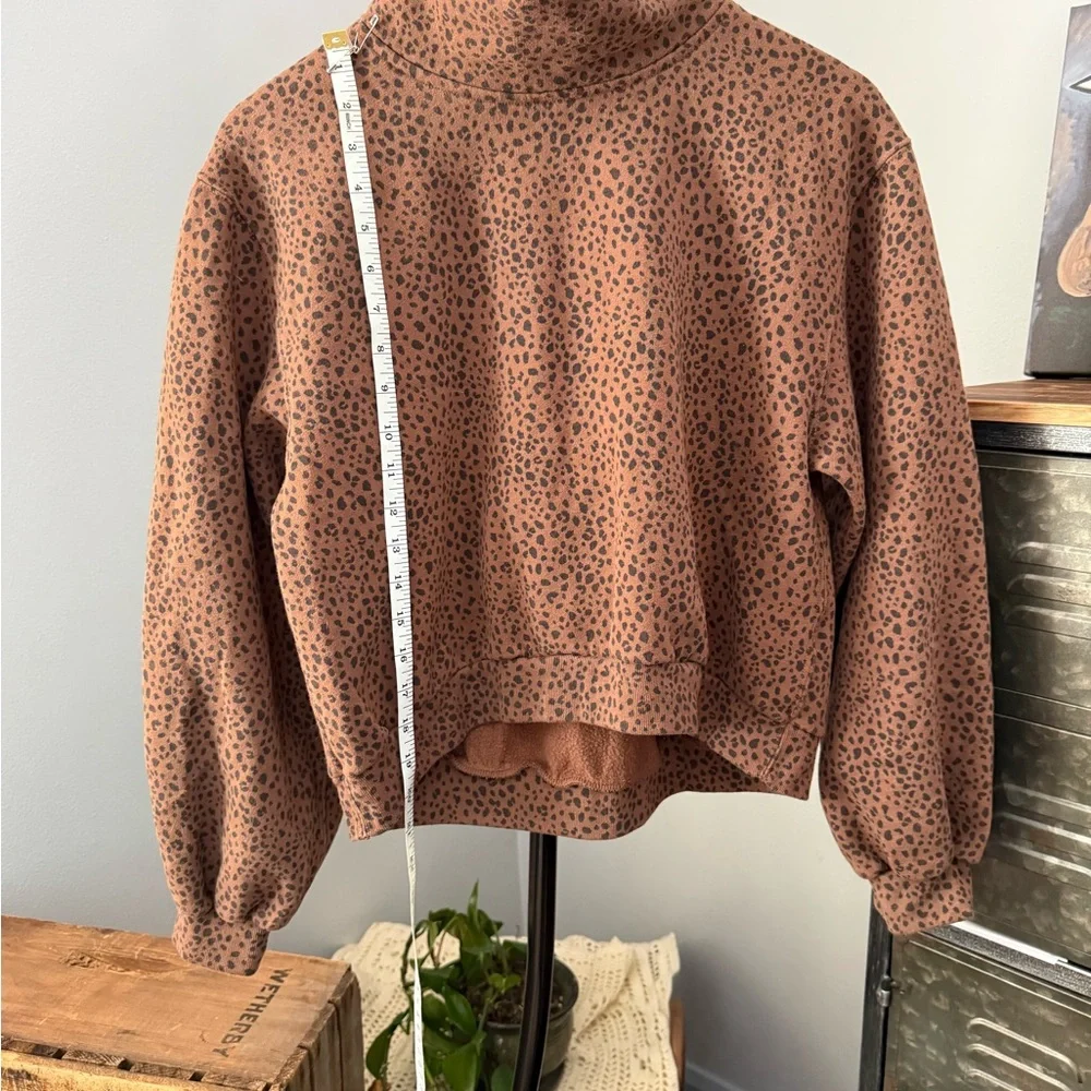 Abercrombie & Fitch Leopard Print Cropped Mock Neck Sweatshirt | Woman’s Size M